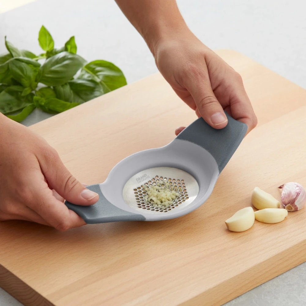 IsAlbi 2-in-1 Garlic Crusher And Grater Foodie 4 IsAlbi 2-in-1 Garlic Crusher And Grater Foodie