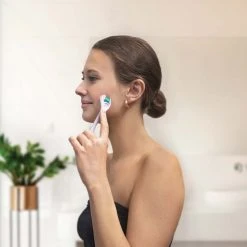 IsAlbi Microneedle Facial Roller Gifts For Sisters