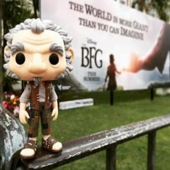 Ikon Collectables Big Friendly Giant Pop Vinyl Figurine Giant Products